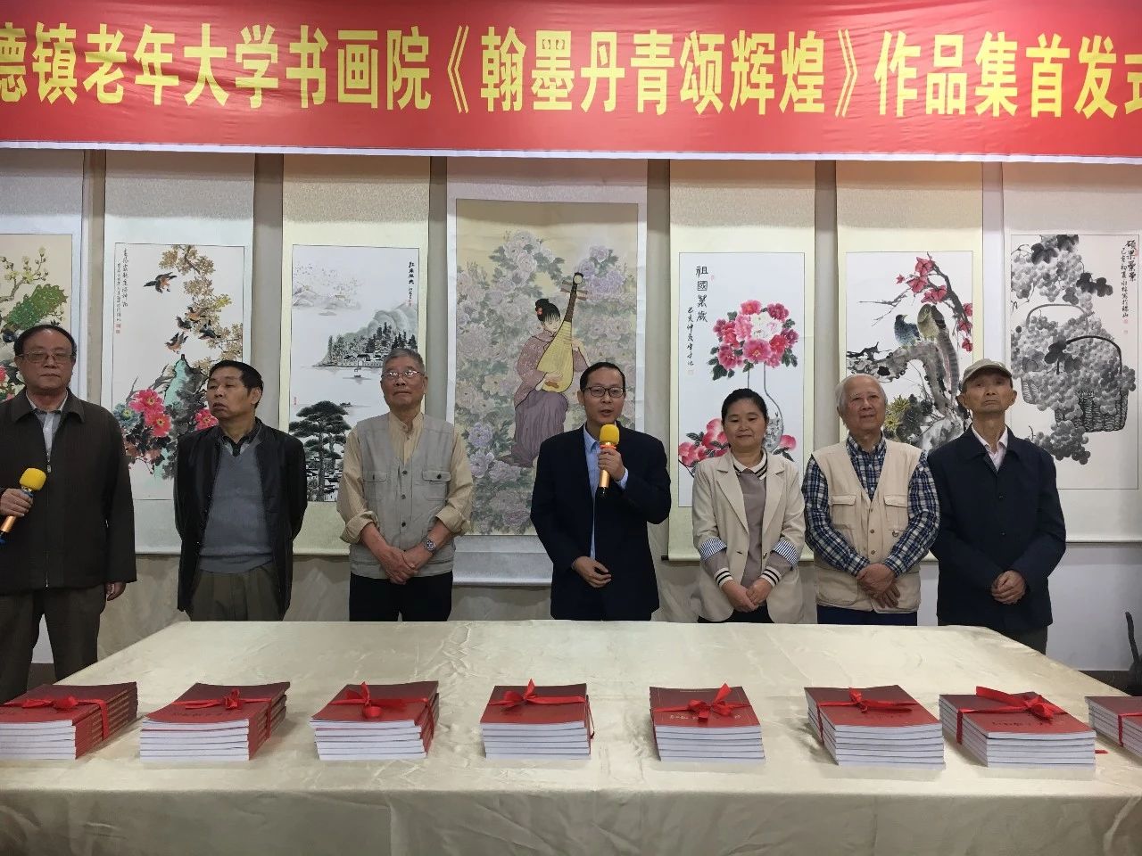 景德镇老年大学书画研究院举行师生艺术作品集首发式