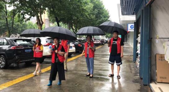 景德镇老年大学到北路社区开展汛情排查工作