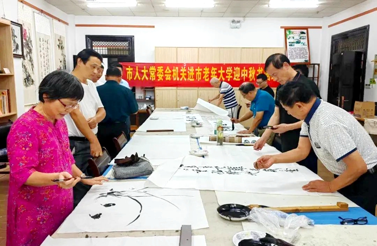 墨溢彩迎中秋 市人大常委会机关 景德镇老年大学联合举办迎中秋书画联谊活动