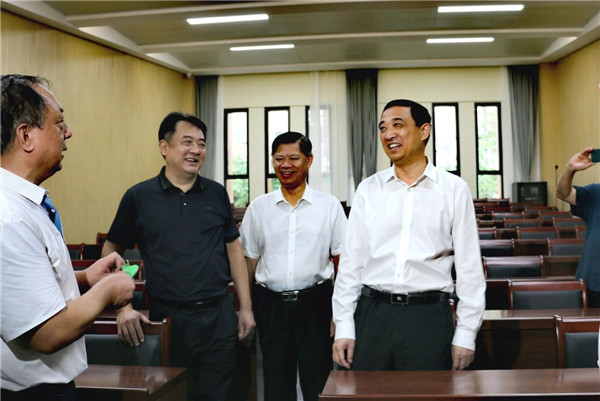 市委书记刘锋莅临景德镇老年大学考察调研
