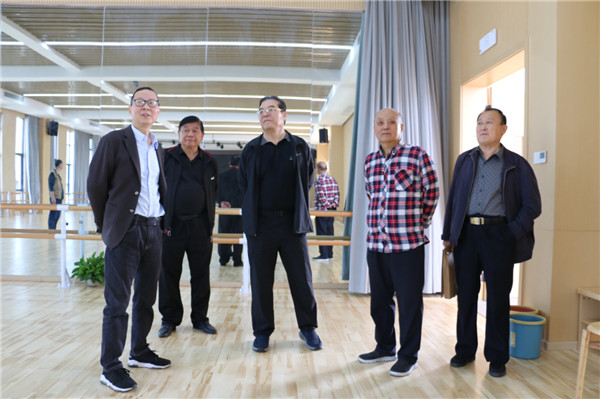 徐州老年大学校长陈美行一行来景德镇老年大学考察调研