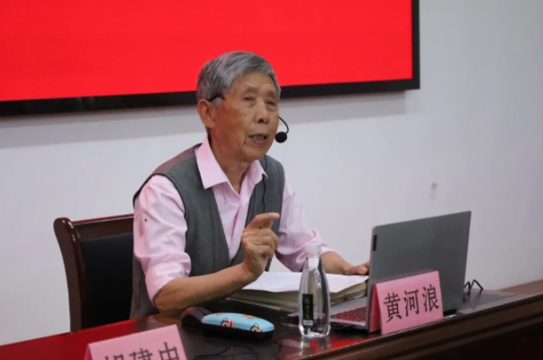 景德镇老年大学举办现代文学公开课 百余名银发学子共品书香