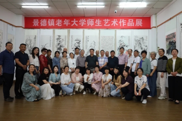 瓷都银发绘丹青 景德镇老年大学花鸟二班、篆刻班结业汇报展圆满举办