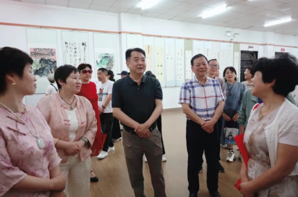 瓷都银发绘丹青 景德镇老年大学花鸟二班、篆刻班结业汇报展圆满举办