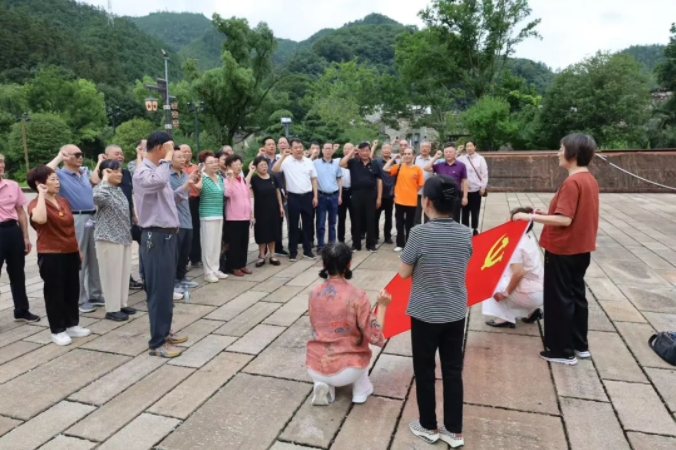 [第七届全国文明单位]全市老干部党支部书记党建培训班结业仪式暨红色研学活动在瑶里举行
