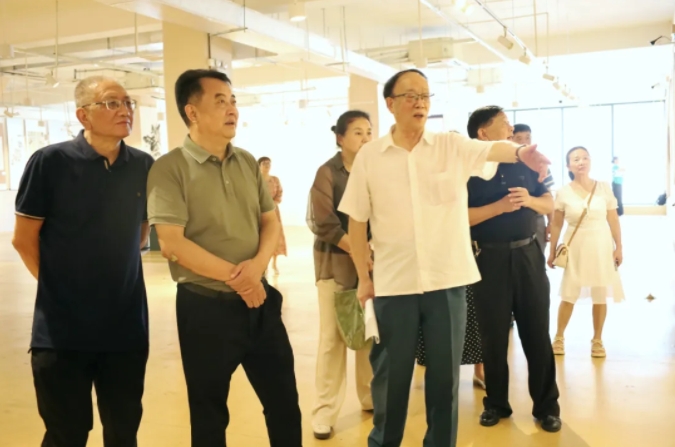 [第七届全国文明单位]景德镇老年大学参加第二届敬老爱老艺术展