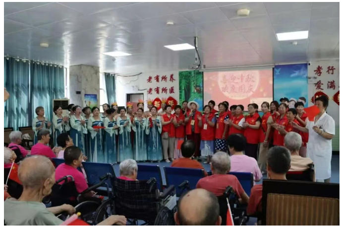 [第七届全国文明单位]景德镇老年大学银龄志愿者服务团开展双节慰问活动