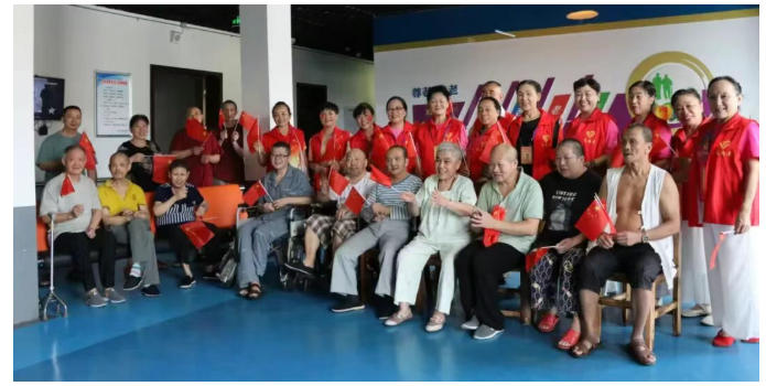 [第七届全国文明单位]景德镇老年大学银龄志愿者服务团开展双节慰问活动