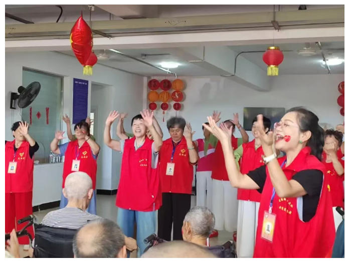 [第七届全国文明单位]景德镇老年大学银龄志愿者服务团开展双节慰问活动