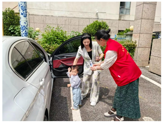 [第七届全国文明单位]景德镇老年大学：银龄映初心 让“窑火红”照亮志愿服务路