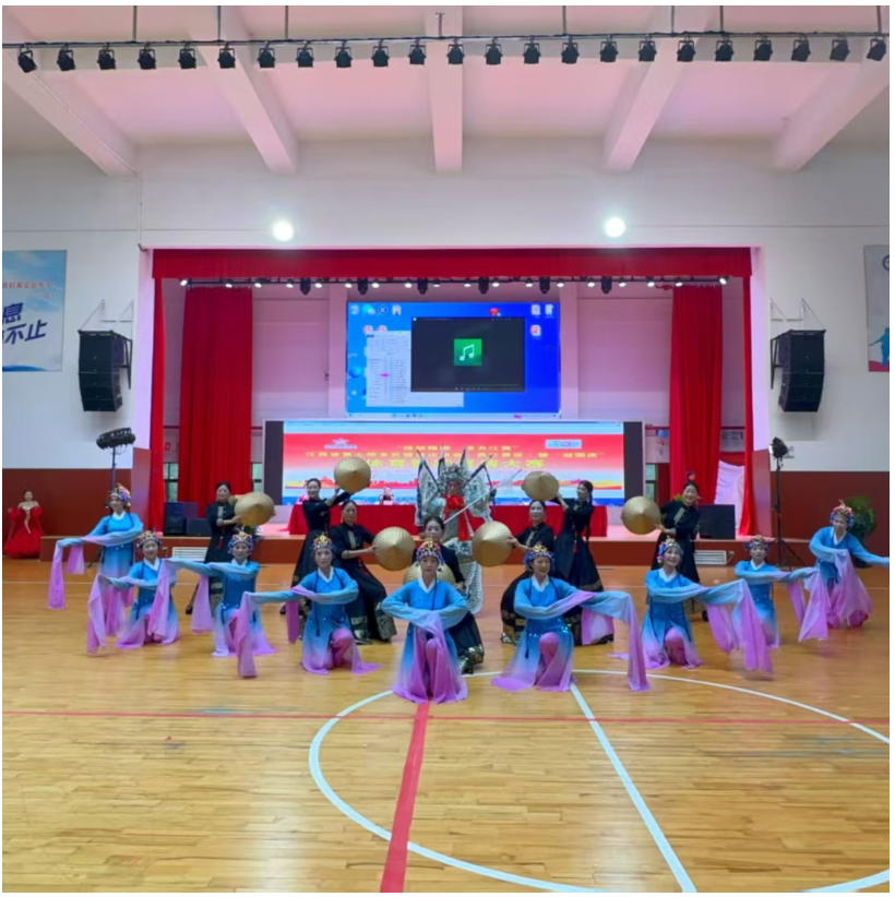 [第七届全国文明单位]银发模特绽放光彩！ 景德镇老年大学时装秀班搭建梦想舞台