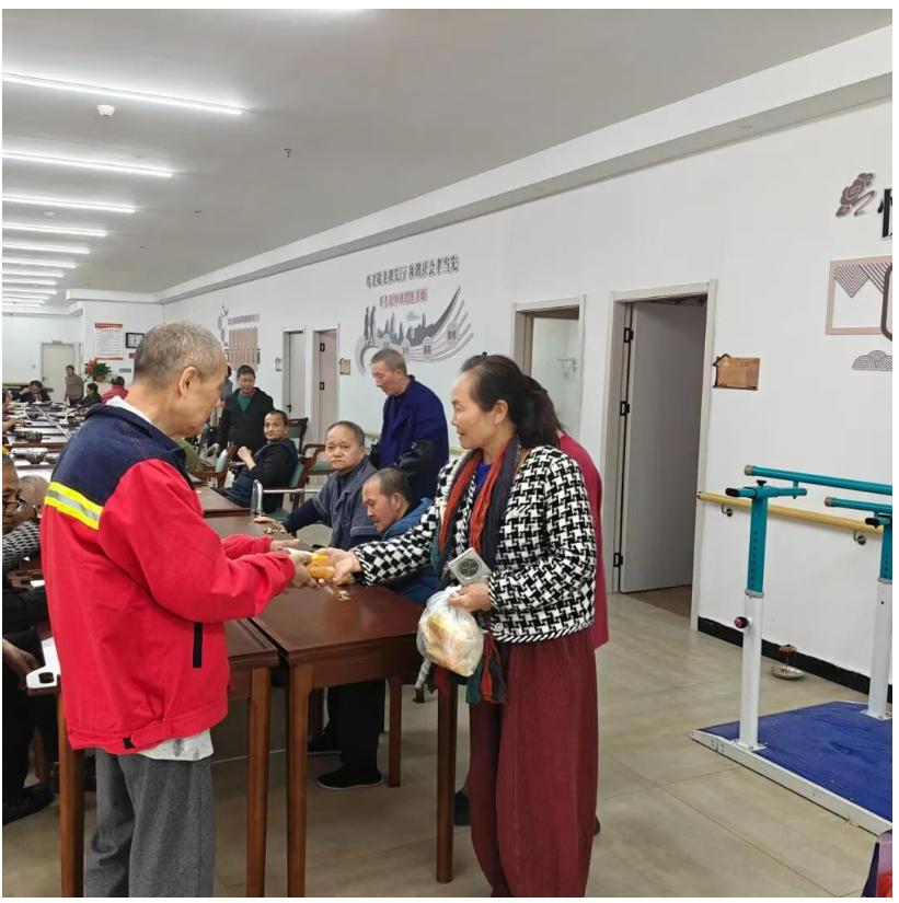 [第七届全国文明单位]爱在金秋 情暖重阳 景德镇老年大学银龄志愿者服务团走进敬老院送关怀