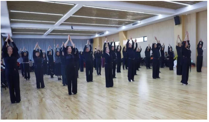 [第七届全国文明单位]景德镇老年大学举办国标舞观摩课活动