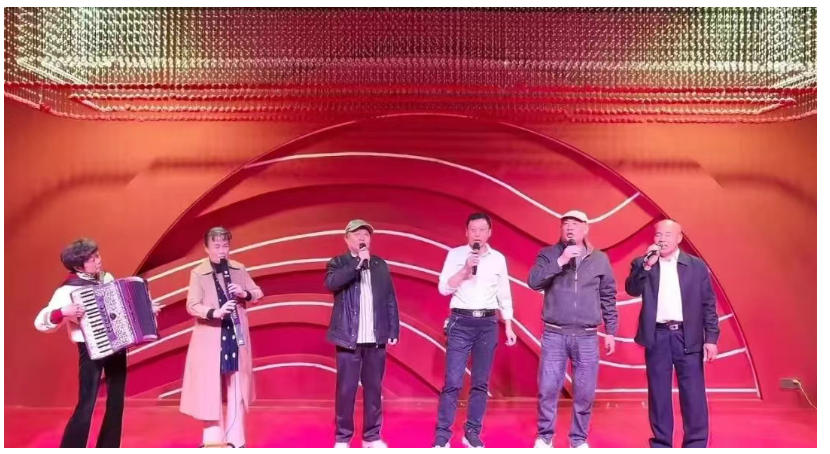 [第七届全国文明单位]以歌为媒 以唱为桥 穿越秋冬 温暖你我 记景德镇老年大学声乐6班、11班一次汇报演出