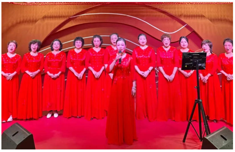 [第七届全国文明单位]以歌为媒 以唱为桥 穿越秋冬 温暖你我 记景德镇老年大学声乐6班、11班一次汇报演出