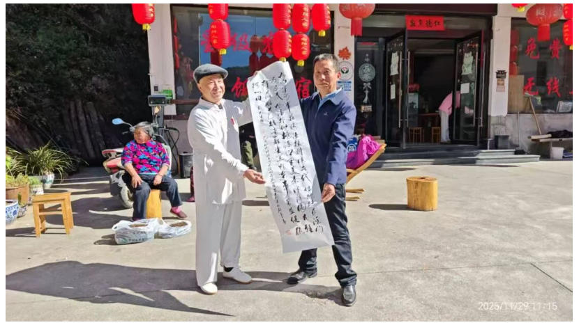 [第七届全国文明单位]银发映初心 太极传真情 景德镇老年大学太极十班赴婺源长溪村开展送文化下乡活动