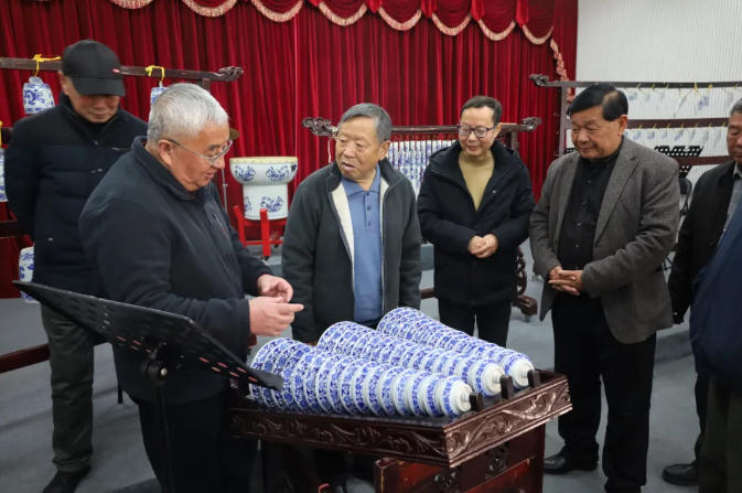 [第七届全国文明单位]徐州市老干部大学领导一行来景德镇老年大学考察调研